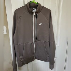 Men’s Nike full zip jacket (no hood). Size L.